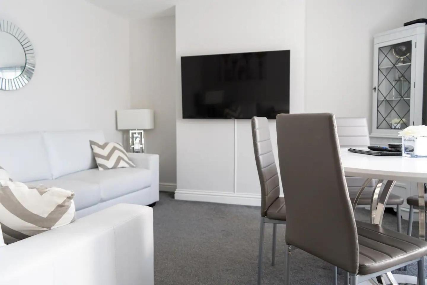 Spacious Stylish By And Dreamland Pass The Keys Holiday home Margate